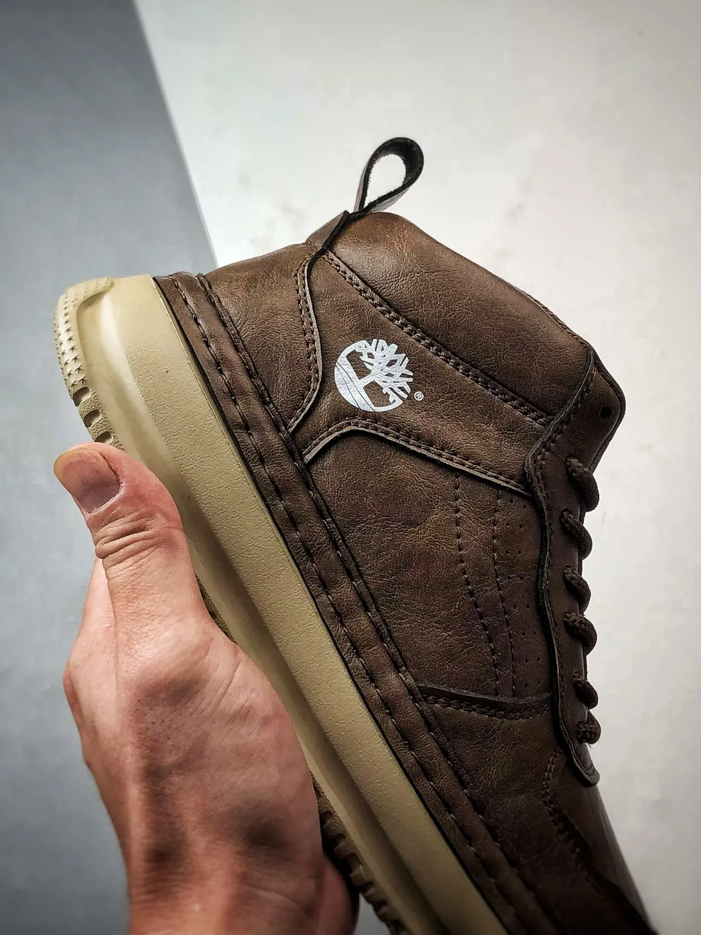 💰440 Timberland Timberland/Timberland 2025 autumn and winter new style classic high-top casual men's shoes, newly upgraded, Guangdong factory quality, original box and original packaging, the fabric is made of Italian top frosted cowhide, with anti-odor and anti-corrosion genuine leather latex insoles, giving you a perfect wearing experience. High-quality and durable, a must-have for sportsmen. Specializes in not looking handsome. High-quality, first-class foot feel. Exclusive supply. Item number: TB99858713 Code number: 39 40 41 42 43 44 (standard code)